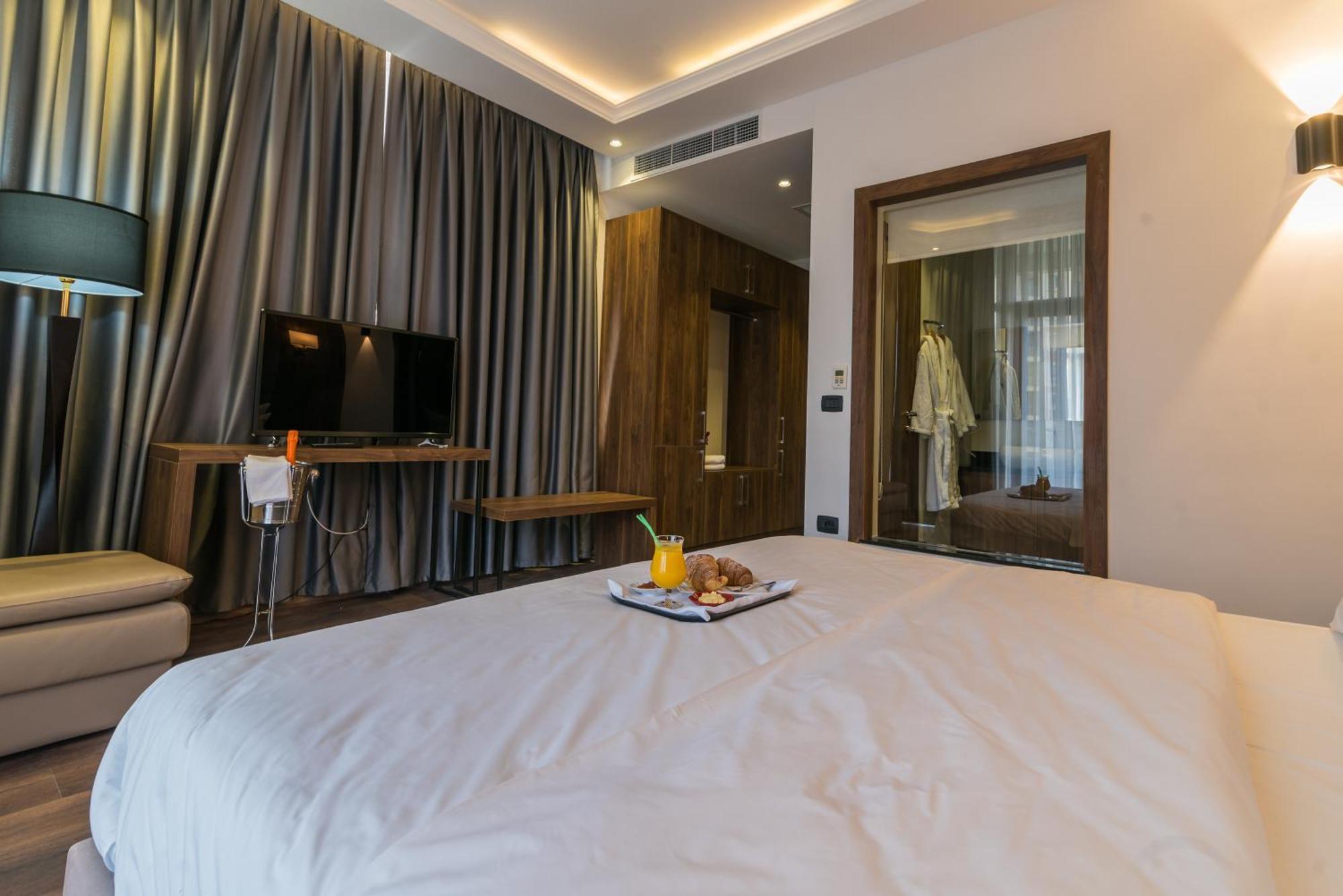 Deluxe & Executive By Rafaelo 5*